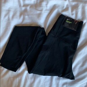 Nike Legendary Tight Fit Hi Rise Leggings - Black